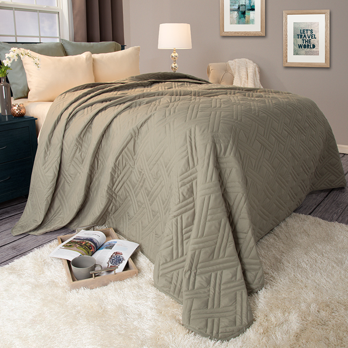 Lavish Home Solid Color Bed Quilt - King - Green