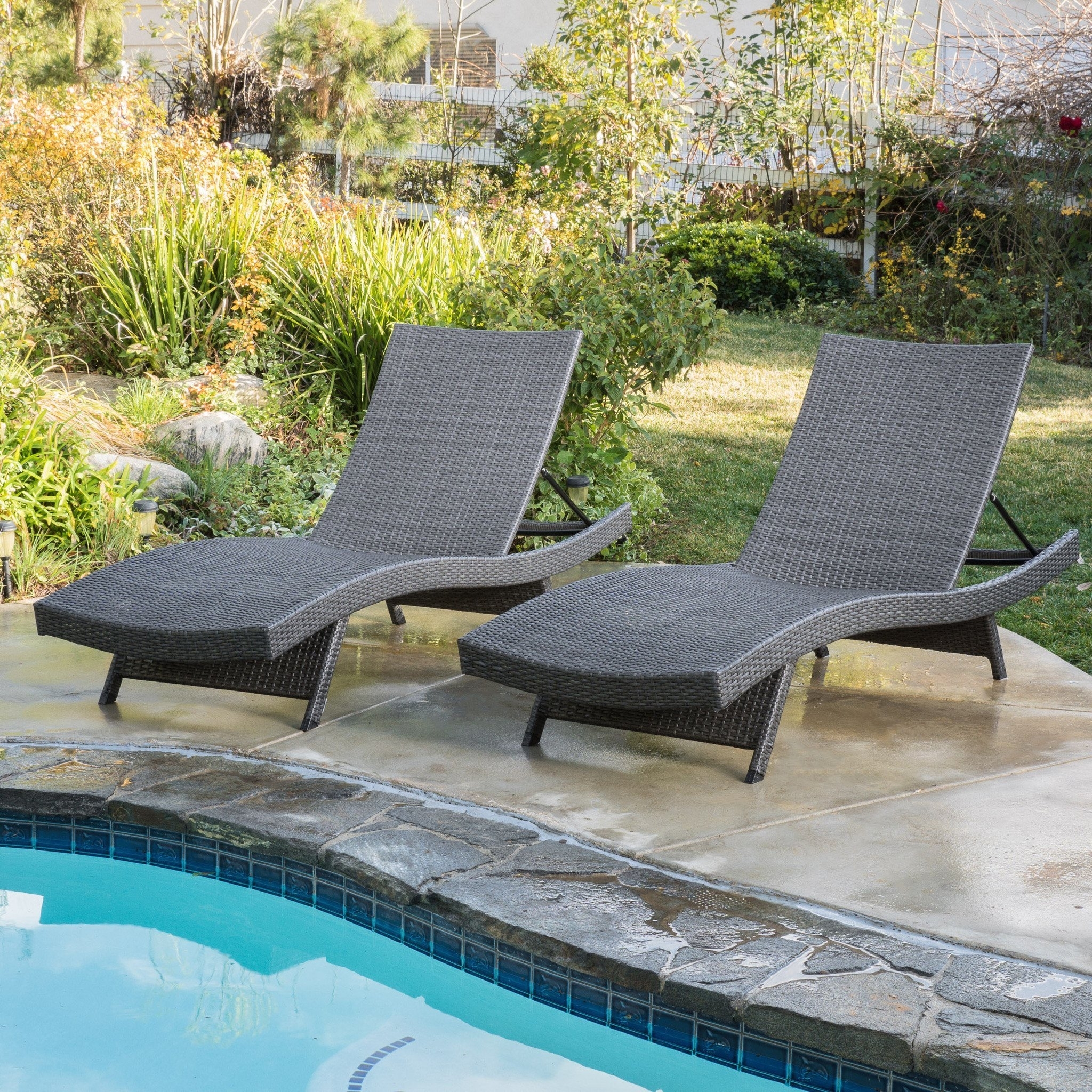 Lakeport Outdoor Grey Wicker Chaise Lounge Chairs (Set of 2)